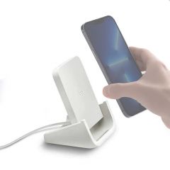 Адаптер питания Logitech Wireless charging stand for iPhone, iPhone - up to 7.5W, Qi-compatible smartphones - 5W, 939-001630