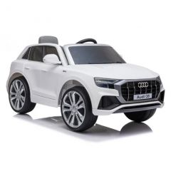 Электромобиль Audi Q8, белый