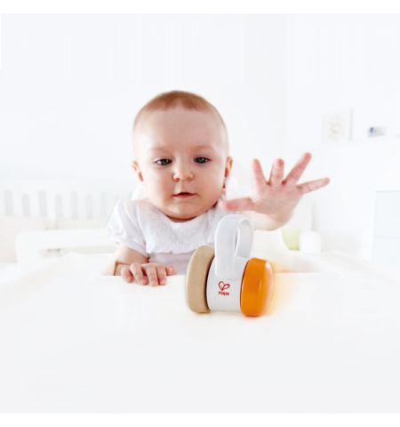Hape E0017A  Деревянная игрушка погремушка трещотка "Ролик"