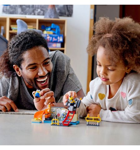 Lego Minions 75546 Конструктор Миньоны в лаборатории Грю