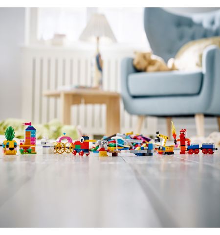 Lego Classic 11021 Конструктор 90 лет игры Lego Classic 11021 Конструктор 90 лет игры