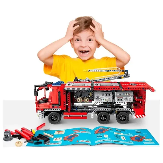 CONSTRUCTOR XTECH FIRE TRUCK WITH WATER SPRAYING