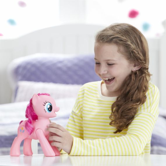 HASBRO MY LITTLE PONY E5106 ИНТЕРАКТИВНАЯ ИГРУШКА HASBRO MY LITTLE PONY СМЕЮЩАЯСЯ ПИНКИ ПАЙ