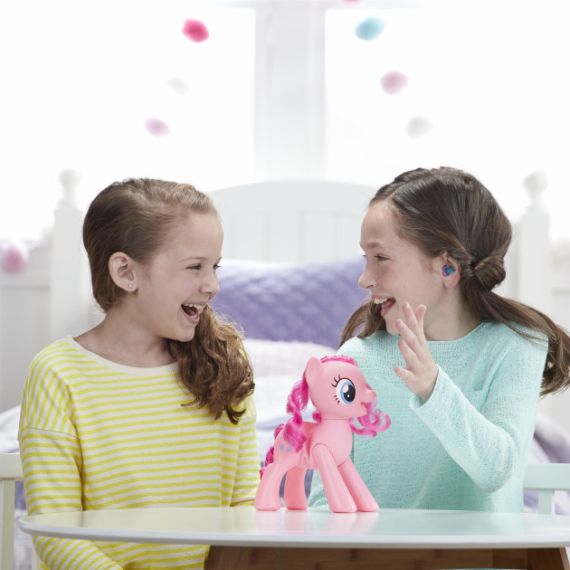 HASBRO MY LITTLE PONY E5106 ИНТЕРАКТИВНАЯ ИГРУШКА HASBRO MY LITTLE PONY СМЕЮЩАЯСЯ ПИНКИ ПАЙ