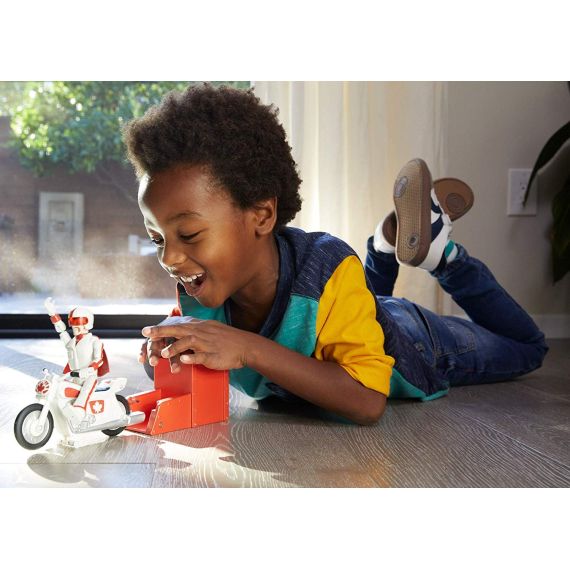 MATTEL GFB55 ИГРОВОЙ НАБОР "ИСТОРИЯ ИГРУШЕК-4" - ДЮК КАБУМ НА МОТОЦИКЛЕ