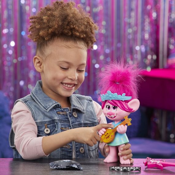 HASBRO TROLLS E9411- КУКЛА ТРОЛЛИ "ПОЮЩАЯ РОЗОЧКА"