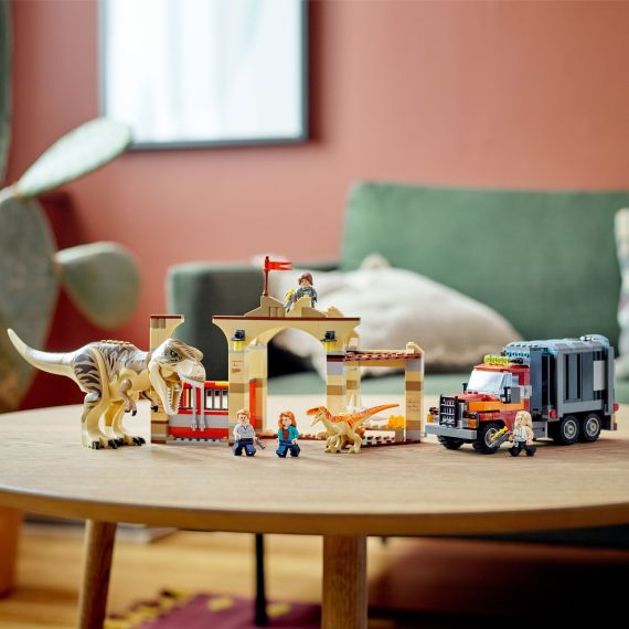LEGO JURASSIC WORLD 76948 КОНСТРУКТОР ПОБЕГ АТРОЦИРАПТОРА И ТИРАННОЗАВРА