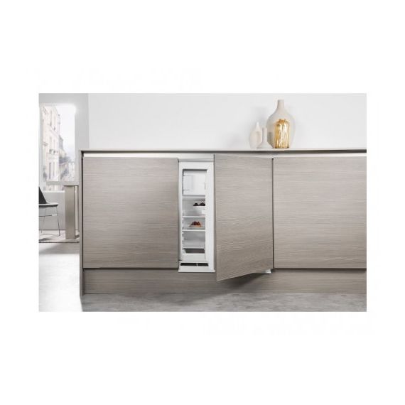 ВСТРАИВАЕМЫЙ ДВУХКАМЕРНЫЙ ХОЛОДИЛЬНИК WHIRLPOOL ARG590A+