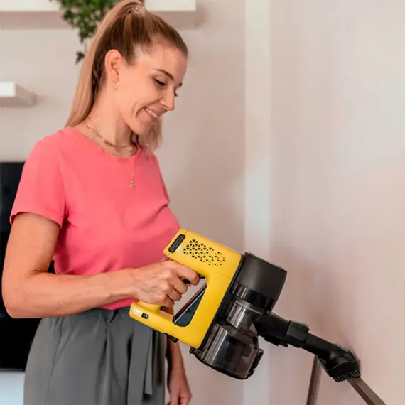 ВЕРТИКАЛЬНЫЙ БЕСПРОВОДНОЙ ПЫЛЕСОС KARCHER VC 4S CORDLESS, ЖЕЛТЫЙ ЧЕРНЫЙ